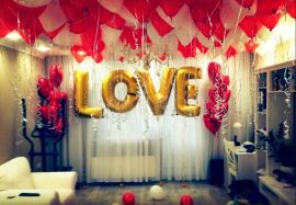 Украшение шарами LOVE ко дню всех влюбленных