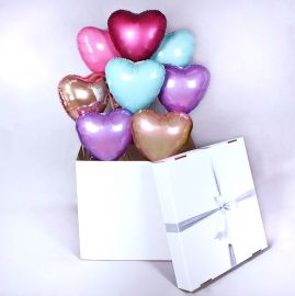 Коробка-сюрприз с фольгированными сердцами